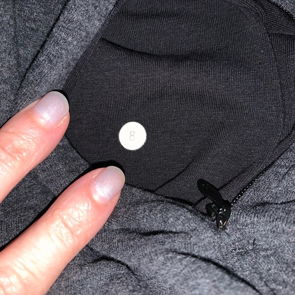 Lululemon - Picture 3 of 4